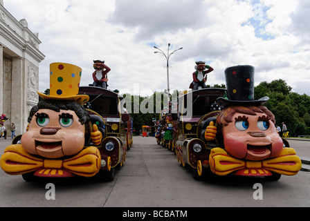 Deux enfant en train city park Banque D'Images