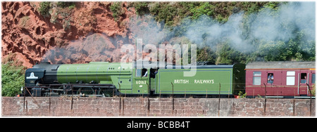 Le Train à vapeur 'Tornado' vu ici à Coryton Cove Dawlish sur son voyage à travers la belle forst west country Banque D'Images