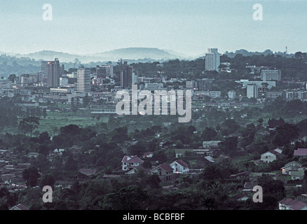 Compte tenu de soirée de Kampala Ouganda Afrique de l'Est du réservoir Hill Banque D'Images