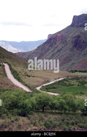 La route 33, la Cuesta del Obispo, Province de Salta, Circuit de la vallée Calchaquies Banque D'Images