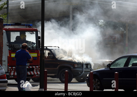 Feu de voiture Vauxhall Frontera mis hors service par un incendie dans la région de West Midlands Banque D'Images