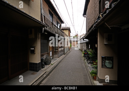 Les rues traditionnelles de Higashiyama Gion district près de ku Kyoto District Région du Kansai aka la région de Kinki Japon Banque D'Images