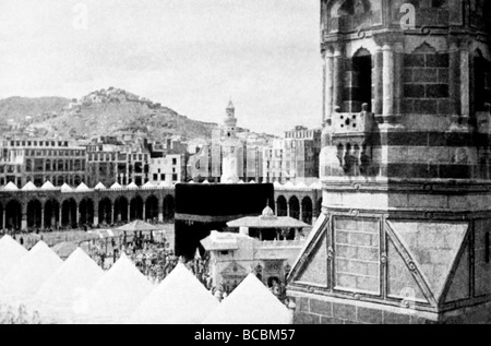 L'Arabie saoudite à la Kaaba pèlerins historique dans la grande mosquée de La Mecque 1933 Banque D'Images