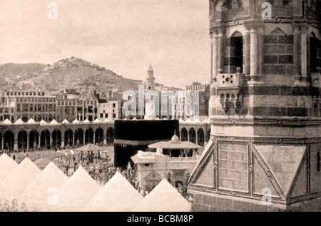 L'Arabie saoudite à la Kaaba pèlerins historique dans la grande mosquée de La Mecque 1933 Banque D'Images