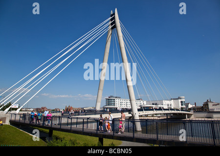 Marine Way pont au lac de plaisance de Southport Banque D'Images