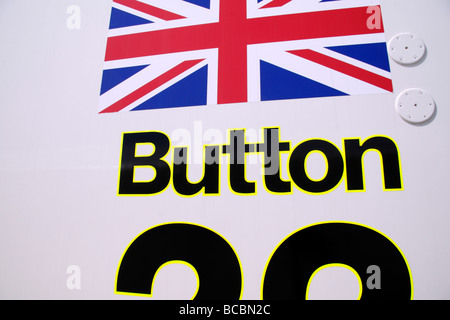 Close up du transfert sur le trailer de Brawn GP No 22, Jenson Button, à la Goodwood Festival of Speed, juillet 2009. Banque D'Images