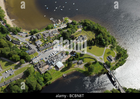 Le village de Kenmore en Ecosse à partir de l'air Banque D'Images