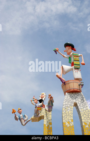 Foguera, Las Hogueras de San Juan / San Juan San Juan Playa, Fiesta, Alicante, Communauté Valencienne, Espagne Banque D'Images