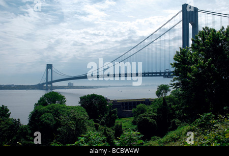 Vue de la région de New York Harbor et Verrazano Bridge à vers Brooklyn de Ft Wadsworth Banque D'Images