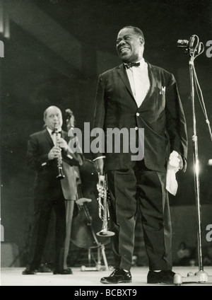 LOUIS ARMSTRONG - musicien de jazz américain à propos de 1960 Banque D'Images