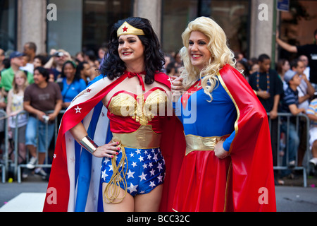 Superwoman Wonderwoman et dans la Gay Pride Parade 2009 à New York City Banque D'Images