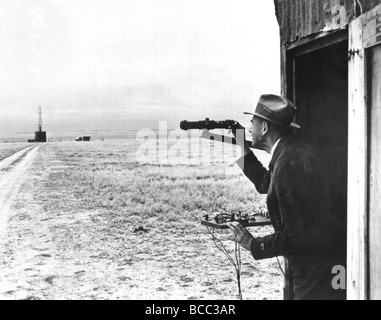 Le Dr Robert H. Goddard observe site de lancement Banque D'Images