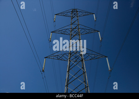 L'électricité à haute tension pylône le comté de Londonderry derry irlande du nord uk Banque D'Images