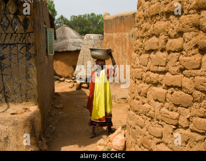 Le Burkina Faso. Pays Gourounsi. Village d'Tiebelé animiste. Banque D'Images