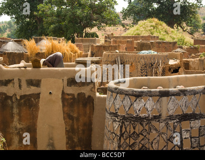 Le Burkina Faso. Pays Gourounsi. Village d'Tiebelé animiste. Banque D'Images