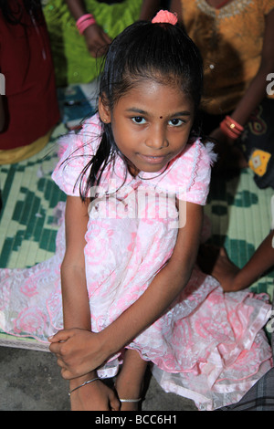 Enfants parrainés par l'intermédiaire d'un organisme appelé l'obtention commanditée par la Fondation Ted à recevoir une éducation. Banque D'Images