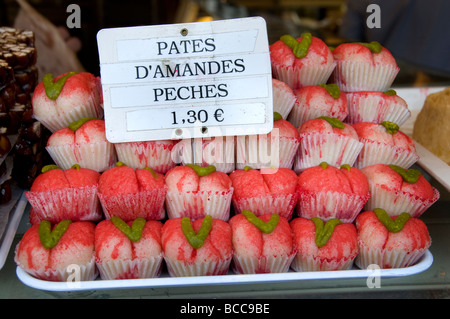 Barbes Rochechouart quartier arabe de l'Afrique de l'arrondissement de Paris. Banque D'Images