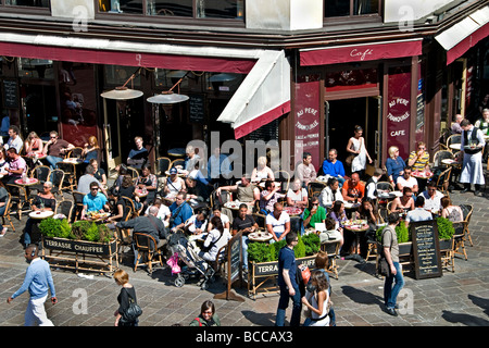 L'architecture souterraine de Paris Les Halles chaussée terrasse pub bar bistro cafe diner Banque D'Images