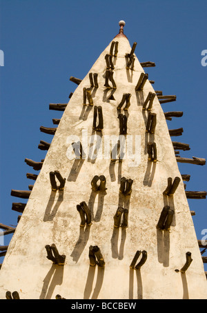 Le Burkina Faso. Sahel. Grande mosquée de Bobo-Dioulasso. L'architecture de style soudanais construite en adobe. Banque D'Images