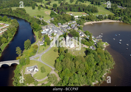 Le village de Kenmore en Ecosse à partir de l'air Banque D'Images