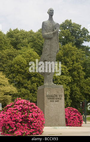 Norvège Oslo le roi Haakon VII statue Banque D'Images