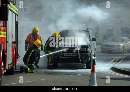 Feu de voiture Vauxhall Frontera mis hors service par un incendie dans la région de West Midlands Banque D'Images