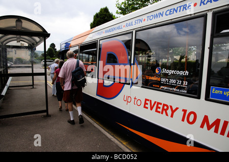 Les passagers d'un autobus Stagecoach à Cheltenham GLOUCESTERSHIRE England UK Banque D'Images