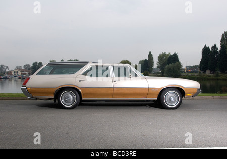 Oldsmobile Vista Cruiser woody station wagon 1970 American break Banque D'Images