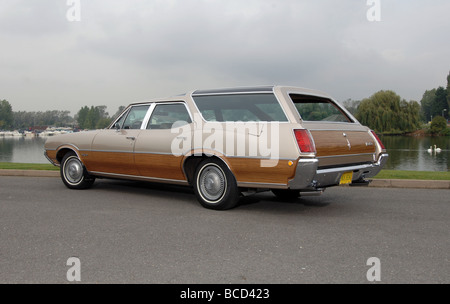 Oldsmobile Vista Cruiser woody station wagon 1970 American break Banque D'Images