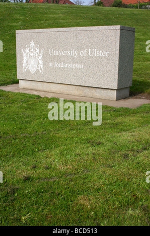 Panneau à l'entrée de l'Université d'Ulster, Jordanstown, Antirm, comté de l'Irlande du Nord Banque D'Images