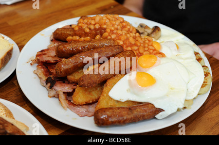 Un petit-déjeuner anglais complet géant Banque D'Images