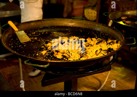 Le riz traditionnel espagnol paella aux fruits de mer : Banque D'Images