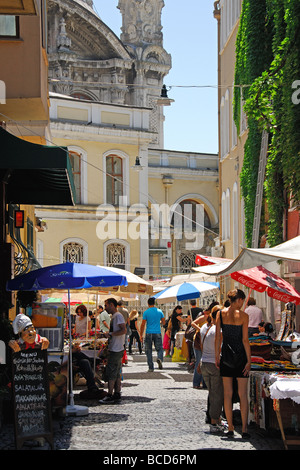 ISTANBUL, TURQUIE. Le week-end au marché de l'Ortakôy Besiktas district de la ville. L'année 2009. Banque D'Images