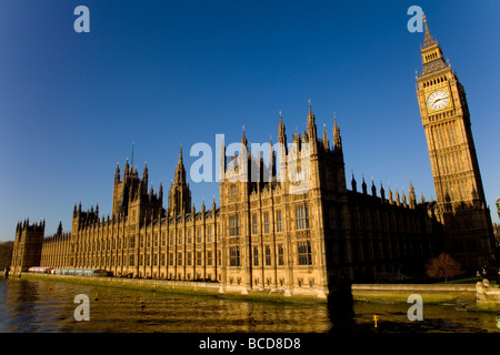 Chambres du Parlement le matin lumineux Banque D'Images