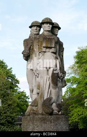 La 24e Division Memorial par Eric Kennington dans Battersea Park London England UK Banque D'Images