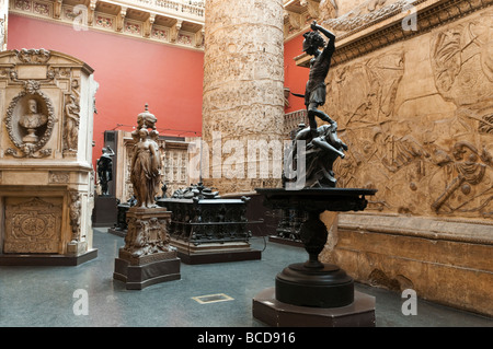 Les tribunaux en fonte dans le Victoria & Albert Museum, London England UK Banque D'Images