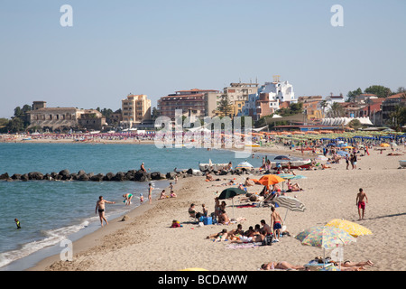 Plage à proximité de Taormina Giardini Naxos Banque D'Images