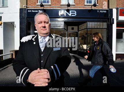 Un salon de coiffure AVEC UN CONCIERGE À L'ENTRÉE DANS LES FALAISES DE CANFORD BANCS DE DORSET UK FÉVRIER 2008 Banque D'Images