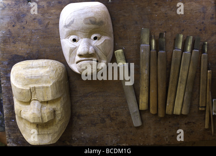 La Préfecture de Niigata au Japon l'île de Sado, le Noh mask carver Banque D'Images