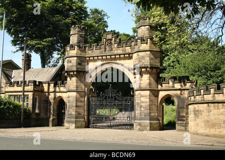 La porte et la porterie au Château Cliffe Yorkshire Bradford Keighley Banque D'Images