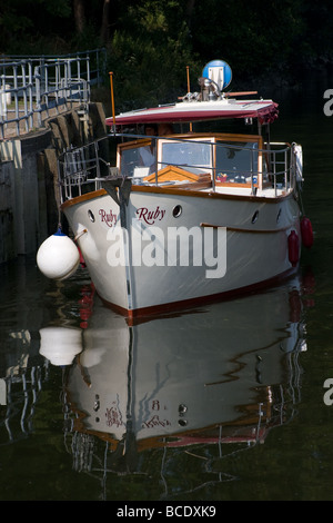 Nautique loisirs Allington Lock Rivière Medway Maidstone Kent England UK eUROPE Banque D'Images