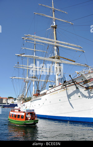 La barque 'Statsraad Lehmkuhl' Voilier trois-mâts, Byggen, Bergen, Hordaland, Norvège Banque D'Images