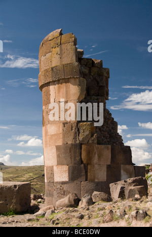 Le Pérou, l'Sullistani, environ 25 km au nord de Puno dans la région du Lac Titicaca Inca pré chullpas tours funéraires antiques Banque D'Images