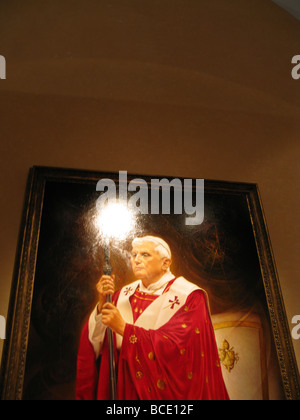 Portrait du pape Benoît XVI lors d'une exposition au Vatican, Rome Banque D'Images