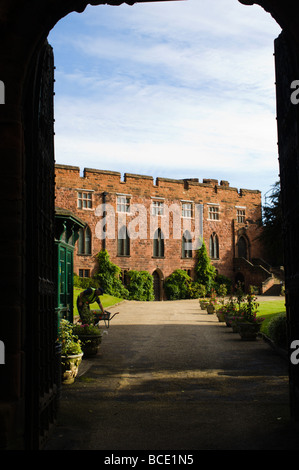 Entrée au château de Shrewsbury et jardins Banque D'Images