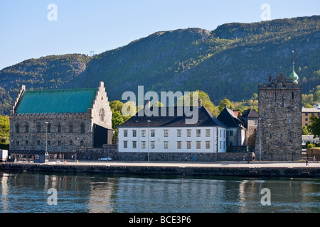 La forteresse de Bergenhus Håkonshallen et tour Rosenkrantz Bergen en Norvège Banque D'Images