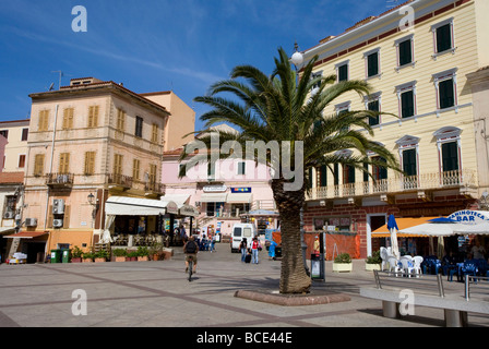 Piazza Garibaldi, La Maddalena ville sur l'île de La Maddalena, en Sardaigne, Italie Banque D'Images