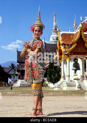 2328 Danseur traditionnel Thaï en Thaïlande robe classique Banque D'Images