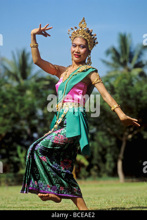 2334 Danseur traditionnel Thaï en Thaïlande robe classique Banque D'Images