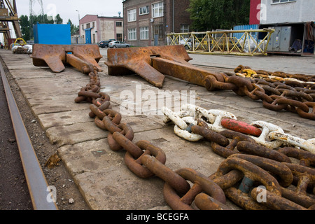 Les chaînes rouillées de navires l'ancre. Prises au chantier Stocznia Remontowa de Gdansk Banque D'Images